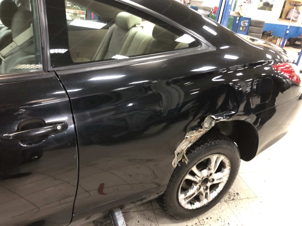 Ремонт заднего крыла Toyota Solara в Москве — арку смоделировали чеканкой по металлу