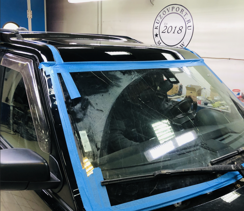 Ремонт рамки лобового стекла Land Rover Discovery в Москве — удаление коррозии и покраска