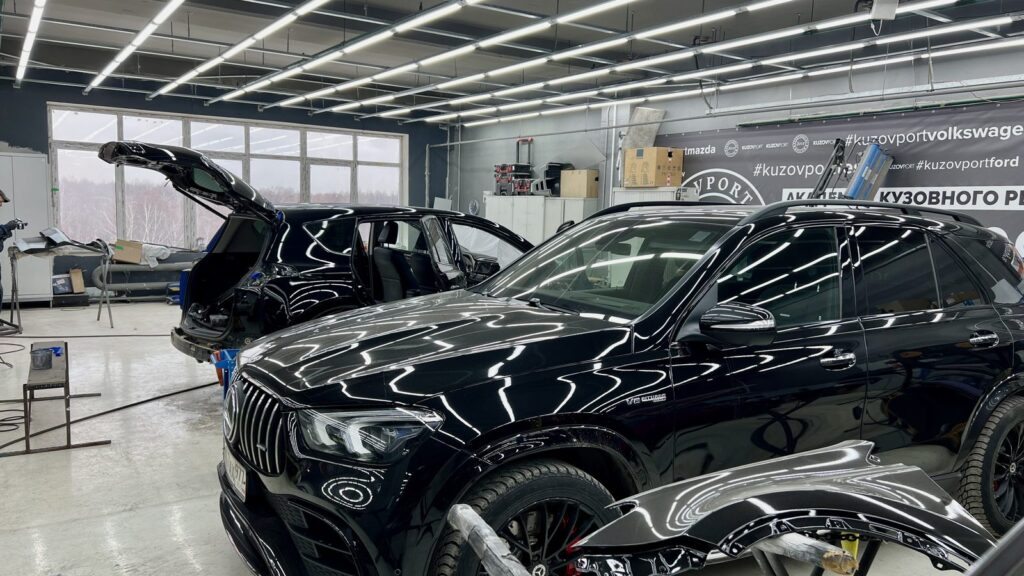 Ремонт заднего крыла и покраска бампера Mercedes-AMG GLE 63 S в Москве — в толщиномер